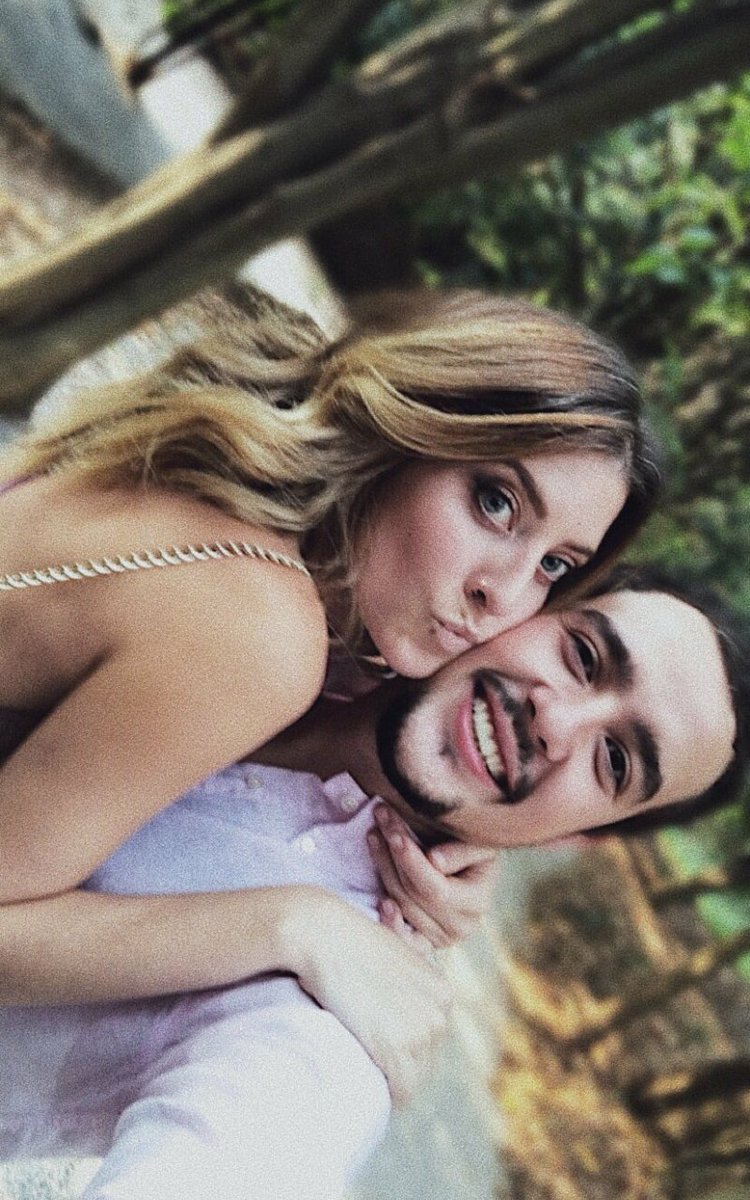 brisamaya17's tweet photo. Ay no,  que hermosooos😍😍
Me encantan, aaay diganme si no se ven tan lindooos juntos❤
Son mi pareja fav siempre❤😍😍
Ya casense e invitenme a la boda aunque sea de fotografa jaja😂❤ los amo❤
@DaniellBautista 
@daniellefclyde https://t.co/5xVMxPy3OV