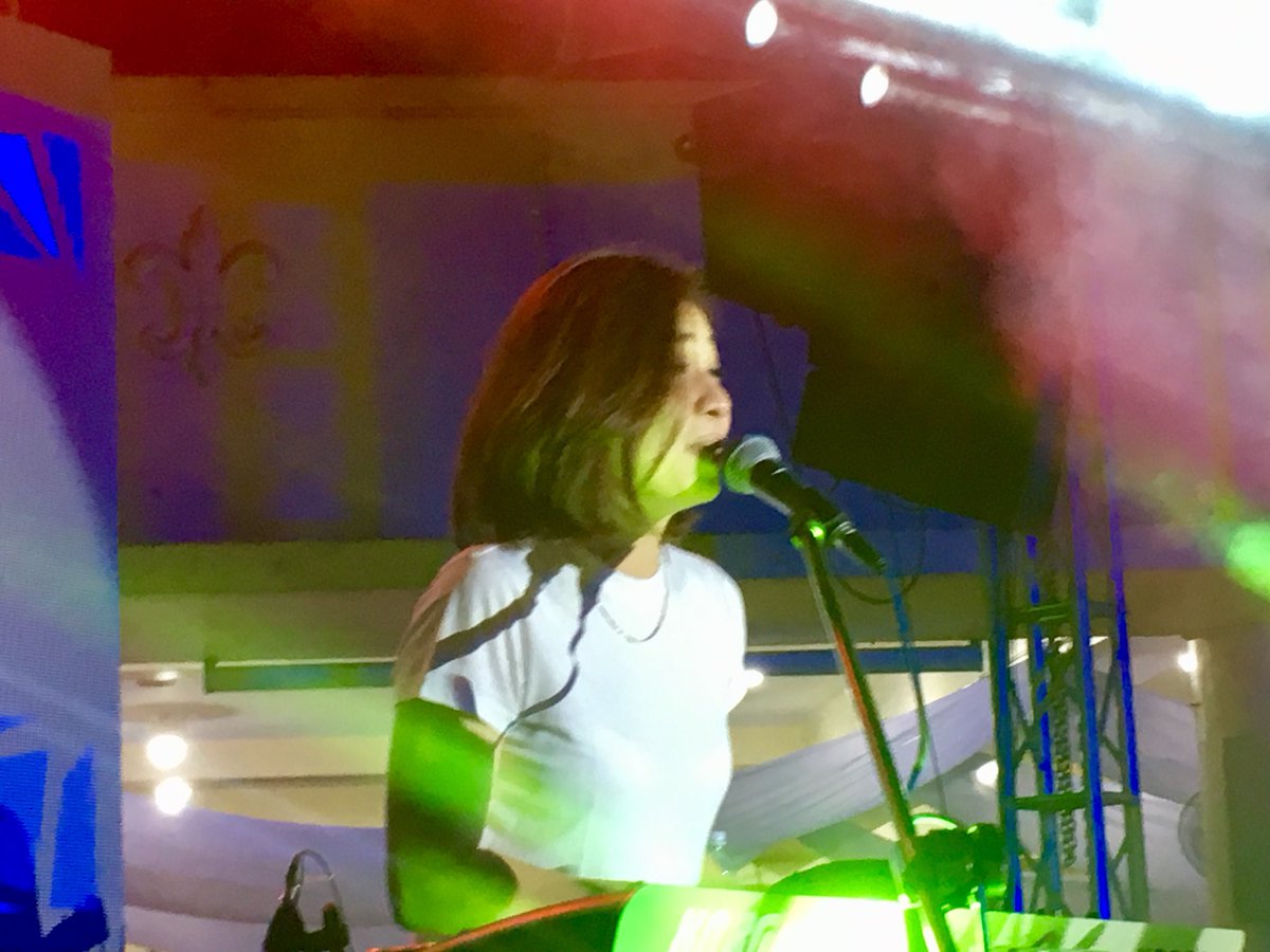 alyanna_apostol's tweet photo. highlight of last night 😍💙 thank you for two straight weekends 😢 @LeanneAndNaara @leannemamonong @naarajoacueza #AtTheAzul https://t.co/xJxqD1poxS