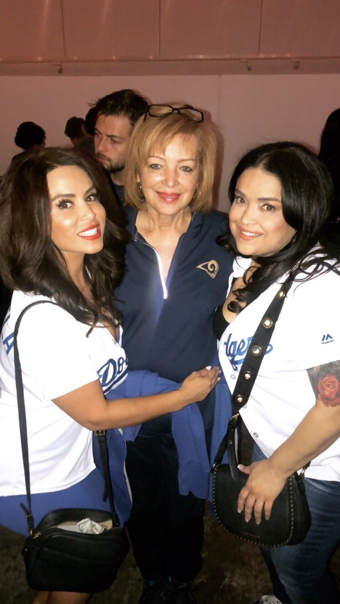 alyshadelvalle's tweet photo. With my momma bear and sis, supporting #AthletesInTheMaking annual fundraiser #sports #kids #healthykids #AIM #goodtimes #goodcause #latinas ❤️ #EvolveSoccer #LA https://t.co/zZCXXMPFZY