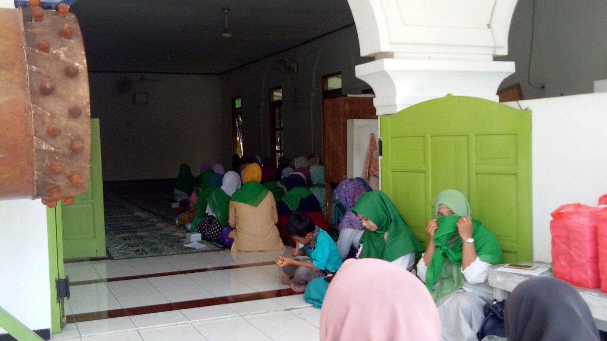 NgajiSedulur's tweet photo. Sedulur Ngaji
Madjid Baitul Anwar, Dusun juron, Desa Pucangrejo, Kec Sawahan, Kab Madiun
Kabeh Sedulur Kabeh Makmur
#SedulurNgaji https://t.co/tmNyhKmF92