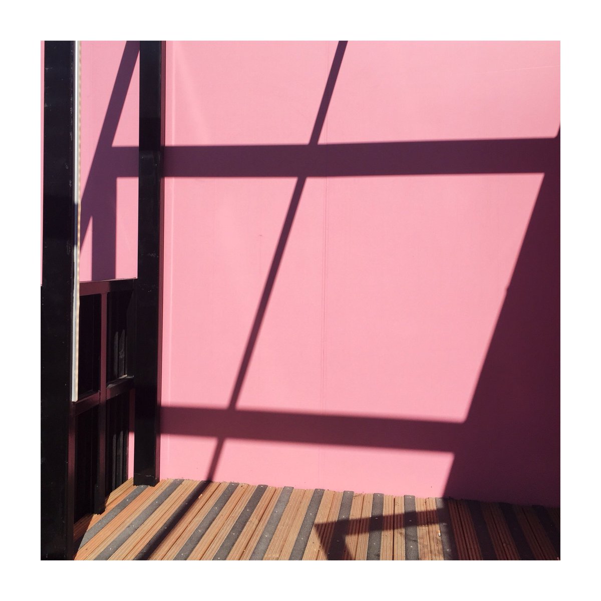 SET_STYLIST's tweet photo. #pink #shadows ...a rare day off! https://t.co/TpisnesCr7