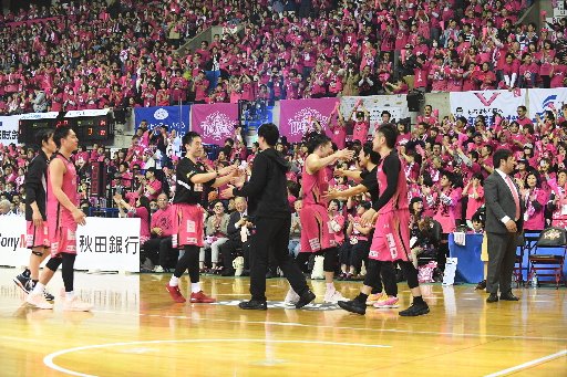 sakigake's tweet photo. ハピネッツ、Ｂ１昇格決める　プレーオフ準決勝、熊本に連勝 #akita #akitanh https://t.co/kz8MJVj9Mz https://t.co/WXVRw8M1Au
