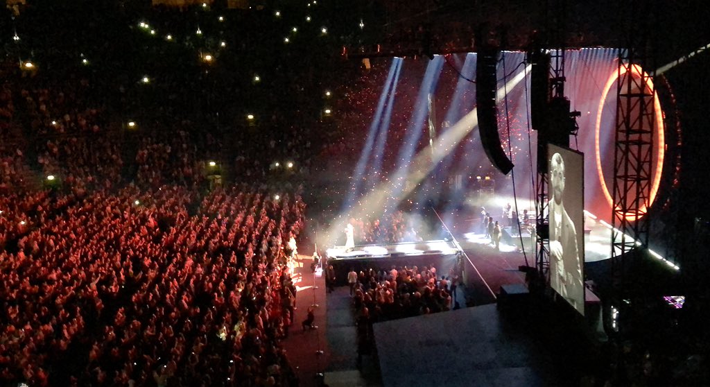 NoeTfs's tweet photo. Spectacular. ✨ #TheThrillOfItAllWorldTour https://t.co/fIizEdjm2i