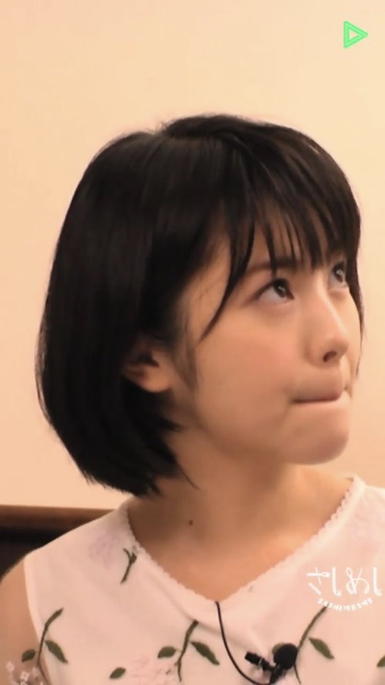 浜辺373 コリ 唇を噛むのが 癖っぽい浜辺美波さん ４枚目に乗ってるの見て すこし心配になりました 無理だけはしてほしくないです T Co P53ndsiygu Twitter