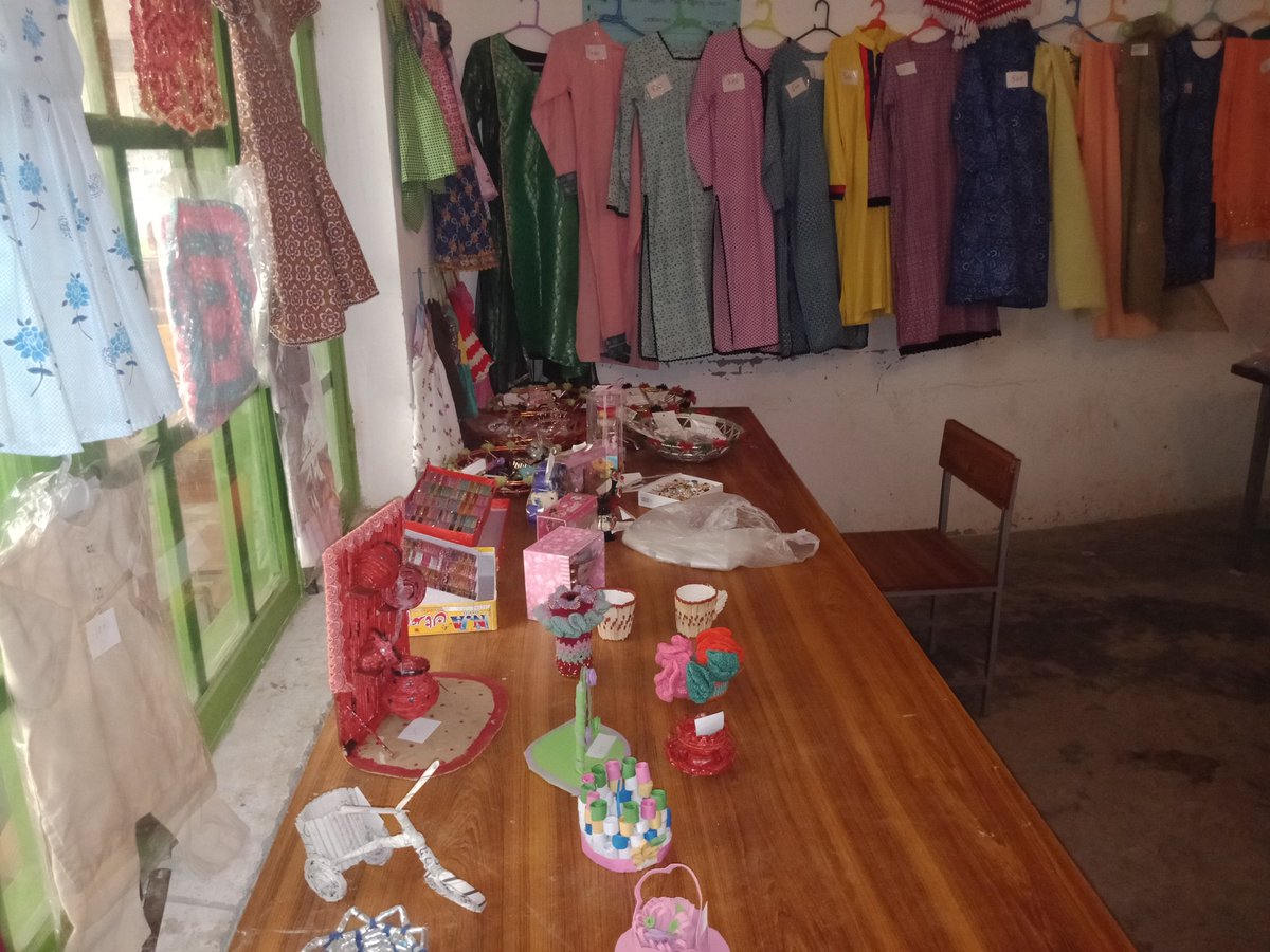 AimalKh's tweet photo. Handicraft Stall at BKS Swat
#SupportBaachaKhanSchools 
#SupportQualityEducation 
#CharityShowBaachaKhanSchoolSwat 
@aimalwali @a_siab @BushraGohar @IjazYousafzai2 https://t.co/bLnMjaLVtW