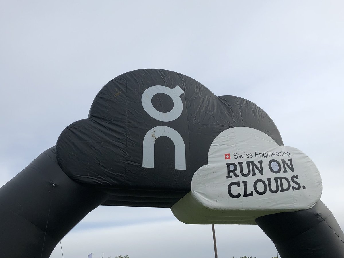 Mutley994's tweet photo. Iβve made it to #ba18basecamp from water station 1 where @BarnetVPC will be keeping us hydrated! Spotted the @xempouk pacers & the #visorclub meet up (canβt join that yet; one day maybe!) Spotted the @rungatwick Race Director but he was, unsurprisingly, busy! #waitingtostart π¬ https://t.co/Nx2fSkXwWx