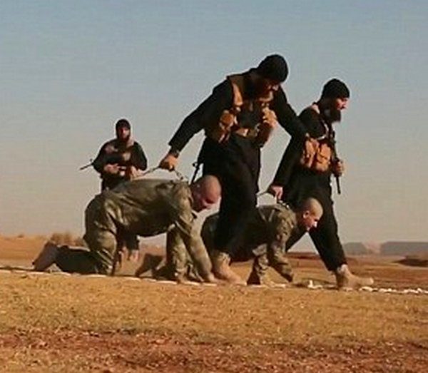 turanfelek's tweet photo. Bilmem kaç bin yıllık tarihimizin en büyük vefasızlığı belki de bu iki askere yapılmıştır.IŞİD'in diri diri yakarak şehit ettiği erler...Tek bir SES,tek bir yürüyüş,tek bir İSYAN,tek bir HESÂP soran çıkmadı; CEDDİN DEDEN NESLİN BABAN diye bağırıp duran memlekette! NÂMERTLER! https://t.co/yz4F4RRVje