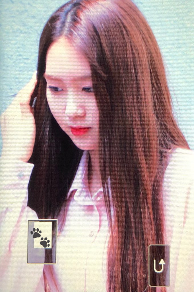 Adorable_OMG's tweet photo. 180513 안녕하세요 출근 #오마이걸 #지호 

봄 의인화 하면 지호 맞지,,,? 🍃 https://t.co/L4pjgiaeNn