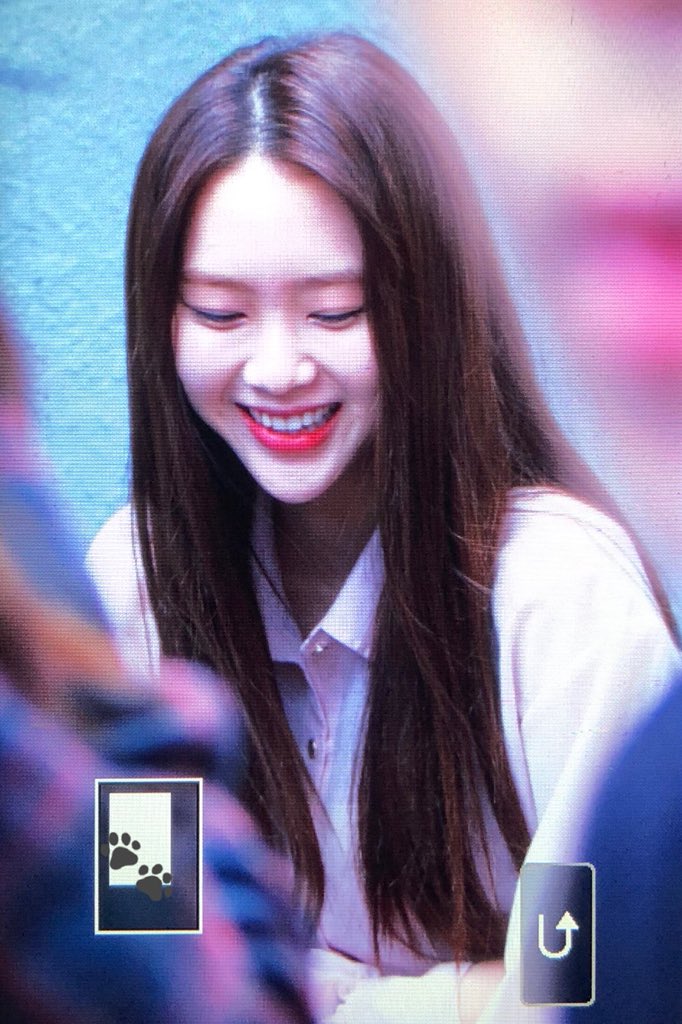 Adorable_OMG's tweet photo. 180513 안녕하세요 출근 #오마이걸 #지호 

봄 의인화 하면 지호 맞지,,,? 🍃 https://t.co/L4pjgiaeNn