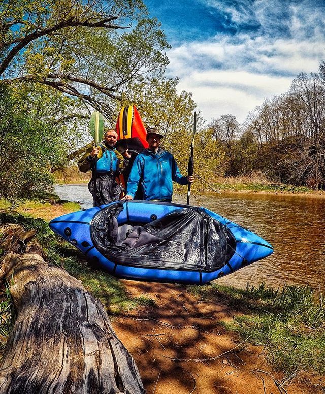 Suluk_46's tweet photo. Great day paddling the river with @iohangue who took a break from fatbiking around the world to visit us normal earthlings for a few days 😀 #thisispackrafting #alpacka #packrafters #whitewater #kayaking #fjordexplorer #gnarwhal #creditriver #wernerpa… https://t.co/z09zFNwNmr https://t.co/S8XLPyrHnY