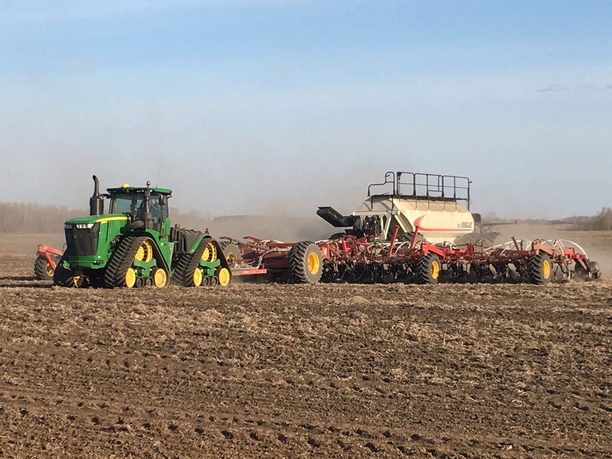 006dbond's tweet photo. Nothing better than demoing some Great equipment to our customers @GrunertSherry @BourgaultAg @PattisonAg @JohnDeere https://t.co/dkxwI2zU5c
