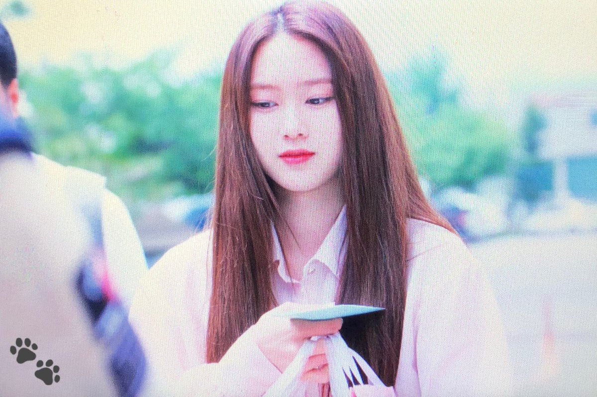 Adorable_OMG's tweet photo. 180513 안녕하세요 출근 #오마이걸 #지호 

촬영 잘 하고 와 에뿌나 👋 https://t.co/CauGzitxDp