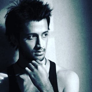 Aadee_lover's tweet photo. Rockstar #atif https://t.co/Vls6v76mpM