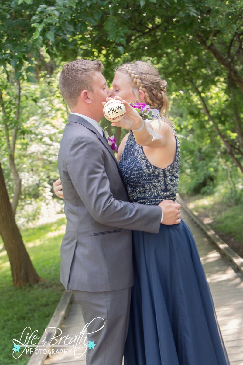 LifeandBreathTX's tweet photo. Hendrickson Prom with these crazy kids...  #prom2k18 #hendricksonprom2018 https://t.co/rzz0RlZtjs