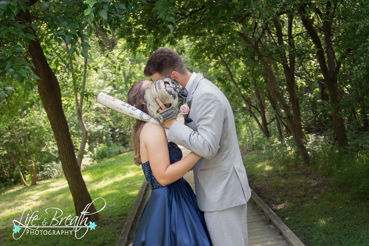 LifeandBreathTX's tweet photo. Hendrickson Prom with these crazy kids...  #prom2k18 #hendricksonprom2018 https://t.co/rzz0RlZtjs