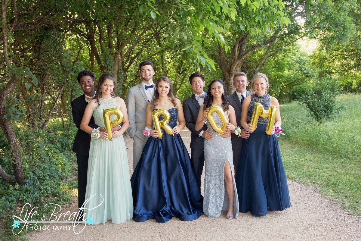 LifeandBreathTX's tweet photo. Hendrickson Prom with these crazy kids...  #prom2k18 #hendricksonprom2018 https://t.co/rzz0RlZtjs