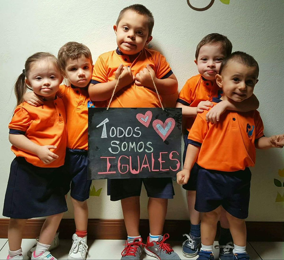 jade412la's tweet photo. Esto merece ser compartido❤❤❤❤ y muchos me encanta❤❤ #TodosSomosIguales #ApoyandoCJ #UnidosSJR https://t.co/JmiQWTBqs4