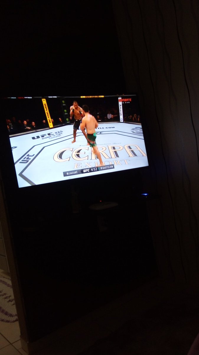 BrunaTiciane's tweet photo. Vamoooos #Jacaré
#UFCRioNoCombate
#COMBATEUFC https://t.co/xDs2EEboqH