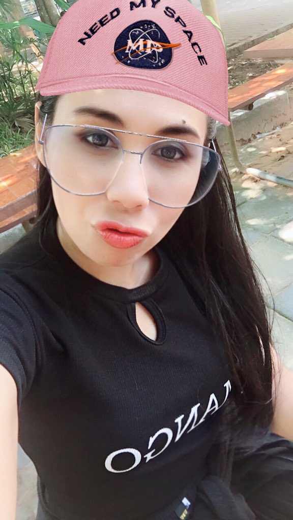 aris2929wutti's tweet photo. Quality of life is to pay attention to what we are doing. 😂😂👌🏻🇹🇭🎧 😍😍😍 #EDMFamily #BLACKPINK #edmmusic #Edm #Dj #song #baby 😍🙂🙂#EDMlife #Tomorrowlan #djsnake https://t.co/OZ3bc4QUvT