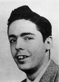 QuintanaconQ's tweet photo. •Bueno amigos, hoy les voy a hablar del más grande misterio de la literatura occidental de las últimas décadas, y es sobre nada más y nada menos que el Sr. Thomas Ruggles Pynchon, Jr., mejor conocido como Thomas Pynchon. https://t.co/x28Yxh2Hti