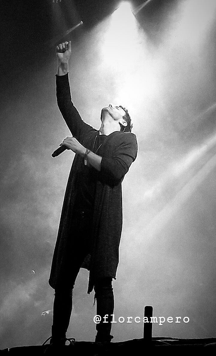 FlorCamperoo's tweet photo. Solo te pido 
no calles sentimientos 
son pequeños los momentos que nos da la vida para disfrutar...❣️🎶🎶 
#AxelenTucuman Siempre una fiesta cuando te vemos @AxelOficial ❣️

@axelfanstucuman
#PremiosMtvMiaw #MTVLAFLAMAAXEL
 AXELMTV https://t.co/MJFZMI9c5k