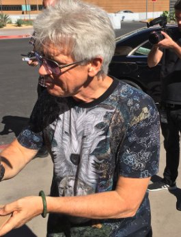 Reg1385WZ's tweet photo. After a hard few days in Vegas, the bass player is hard to keep up with. I'm his favourite. #U2eiTour #RaisedByWolves https://t.co/yCKLeCkJpT