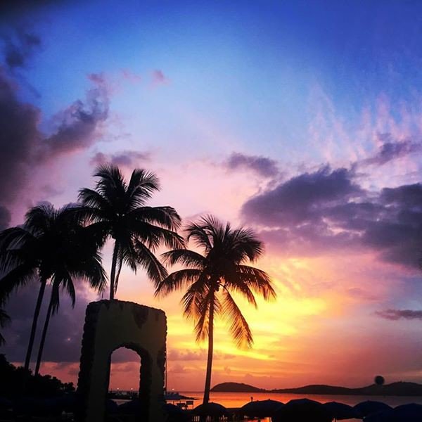 luv4destination's tweet photo. You know it's going to be a great night when the sky puts out these views!  #colors #beachlife #destinationcollection #sunsets #traveltribe https://t.co/YivRQPtTy1