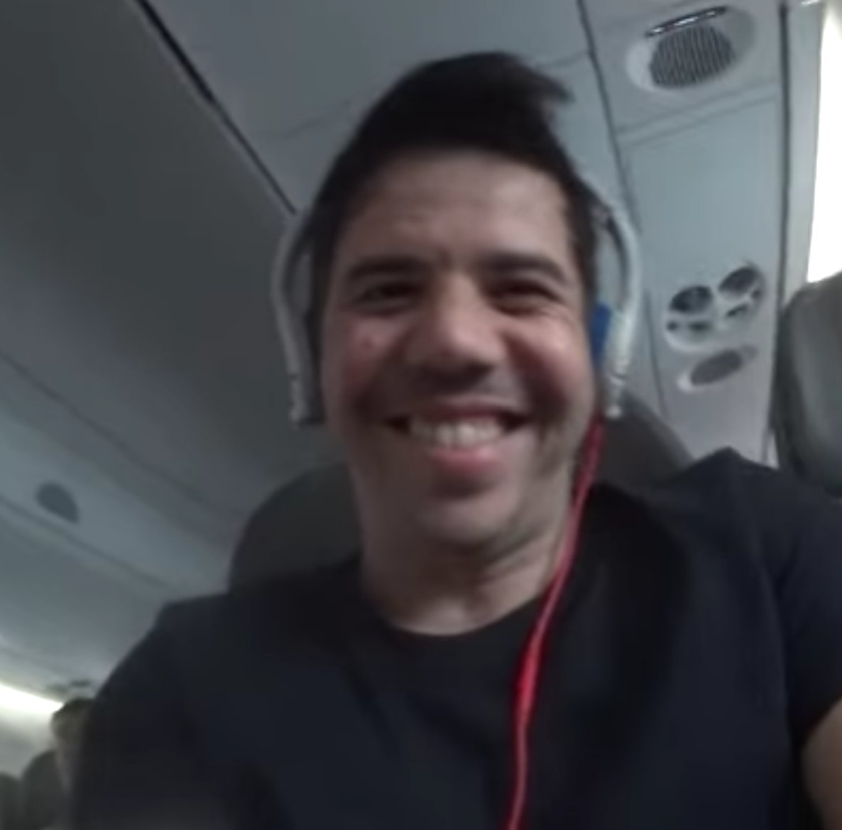 AndreGerizani's tweet photo. @mucamuricoca Nada que uma boa viagem mude essa bad @mucamuricoca ❤❤❤ https://t.co/Qz1Exo36rq