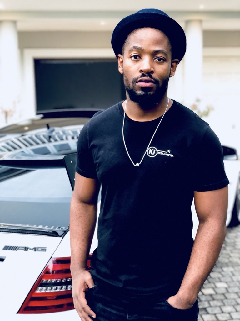 KabeloMusic's tweet photo. Morning ✊🏾 https://t.co/pb6fywCgUY
