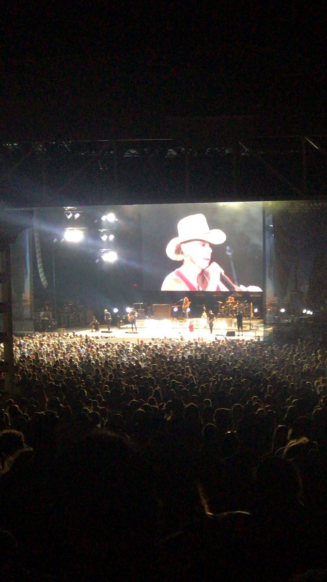 chaser327's tweet photo. Back to back #TripAroundTheSunTour shows. I don’t see me having a voice the next few days  #bluechairbayrum #NoShoesNation #NoShoesNation https://t.co/H9zl4rMCop