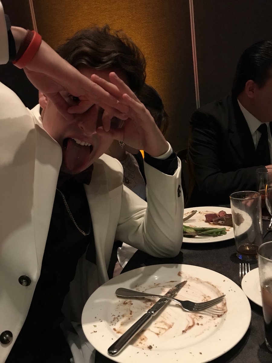 jcrosas's tweet photo. Having the the me of my life!!!@GraduacionMX #tecmulticultural #graduacionMX #yolo https://t.co/J5AnAT1mcx