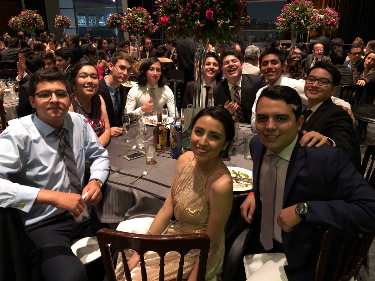 mstroshifu's tweet photo. La mesa más guapa #tecmulticultural @GraduacionMX https://t.co/UNtYdf3UYB