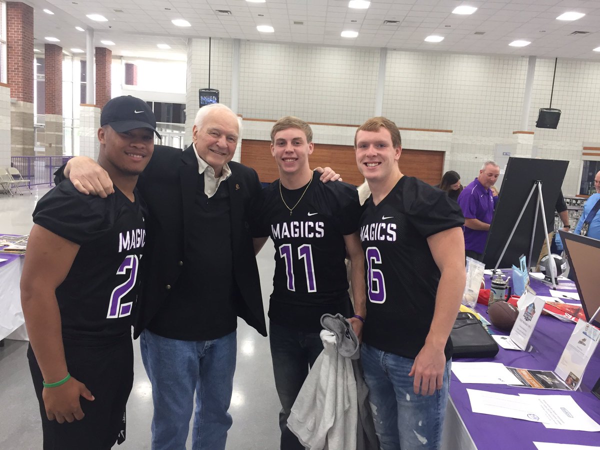 Former @magicsathletics @NDFootball @Redskins Great George Izo at the Barberton Athletic Auction with @tgotto6 Seniors 🏈 @keye_21 @ZaneRies13 and @gturnbaugh6   What a great night for Great Cause. #gomagics