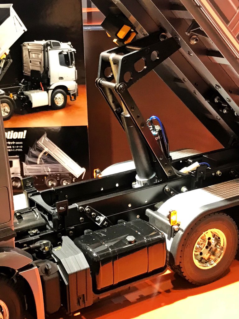 好評発売中】1/14 電動RCビッグトラックシリーズ 『メルセデス・ベンツ