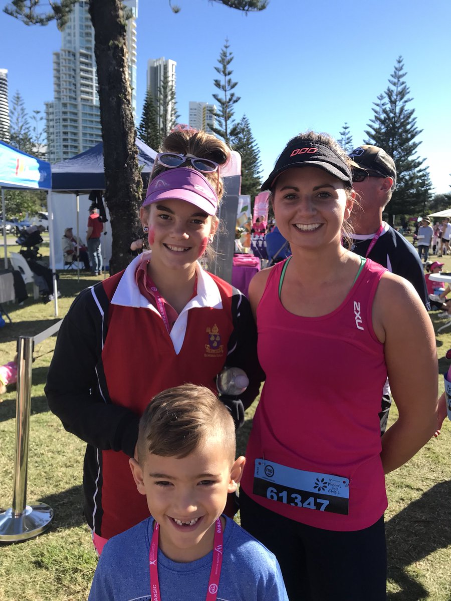 hildasboarding's tweet photo. Fantastic to have our house supervisors run alongside our girls #MDC2018 #boardingwhynot https://t.co/sfeCF33xyi