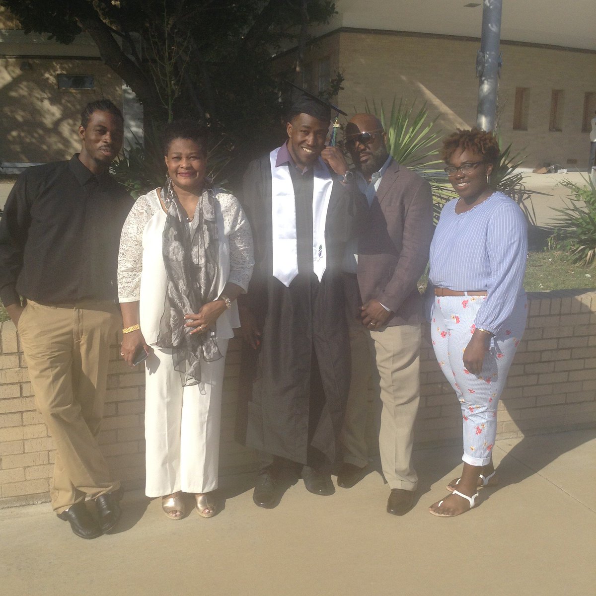 DVO_1993's tweet photo. #GradSZN2018 Life Of An Video Technology Major 🎓🍾. https://t.co/u50oGJ32fT
