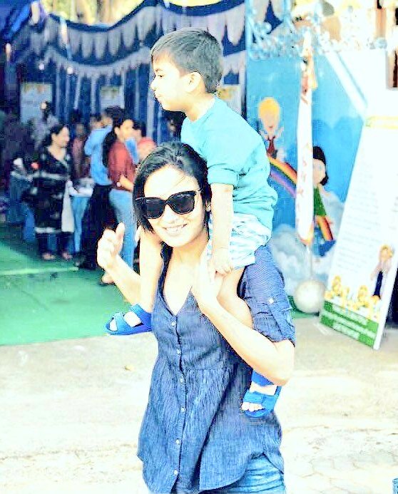 RIAZtheboss's tweet photo. Two Generations; One Emotion #mom 😍

@soundaryaarajni Celebrating #mothersday2018 With Mom @Latharajnikant 👌
She's Also Seen Enjoying The Perks Of Being A Mother To The Cute Munchkin #vedkrishna 😍❤

#HappyMothersDay #MotherFirstAllNext #lovemymom #LoveBeingAMom ❤️❤️❤️ https://t.co/U3QlNRXkVT