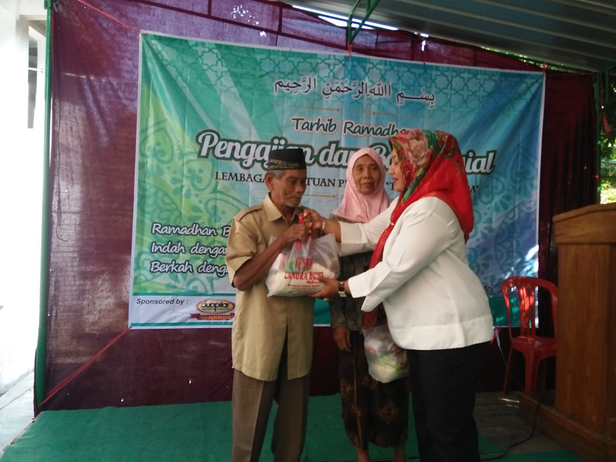 Enicandrawati1's tweet photo. Bakti sosial di dukuh sanggrahan ds suruhkalang https://t.co/xpOT506vCl