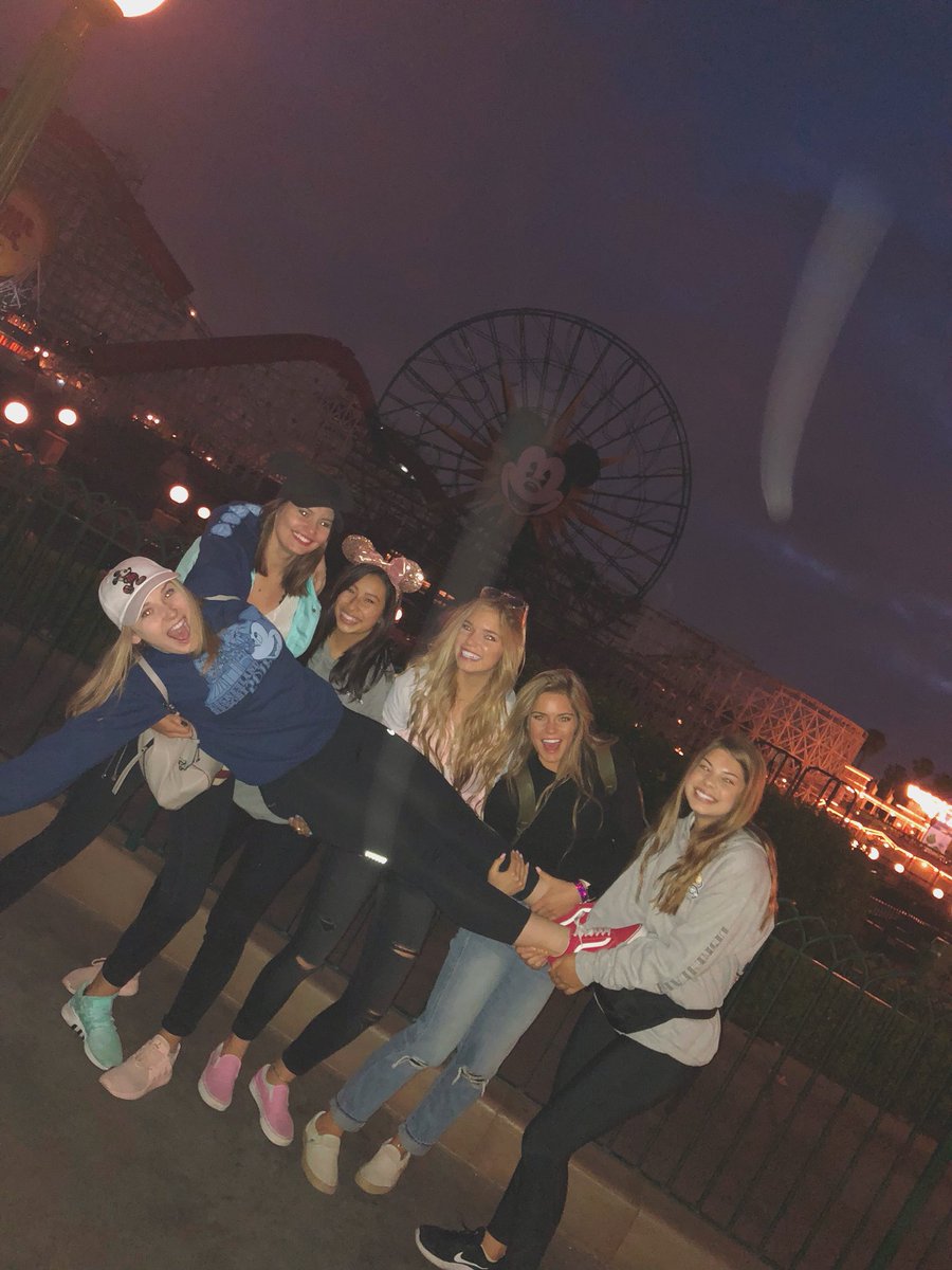 samichedester's tweet photo. No better way to end senior year than at Disney land with the best people!!!💫🎓🎆 #disneygradnite https://t.co/71HAIYPN0d