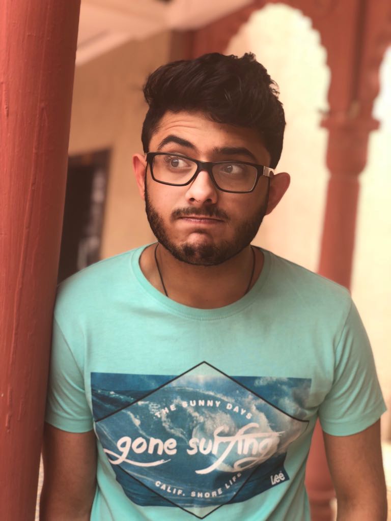 CarryMinati's tweet photo. Looking at people &amp; realising ye toh chutiye hee rahenge... https://t.co/JoStB3cb2P