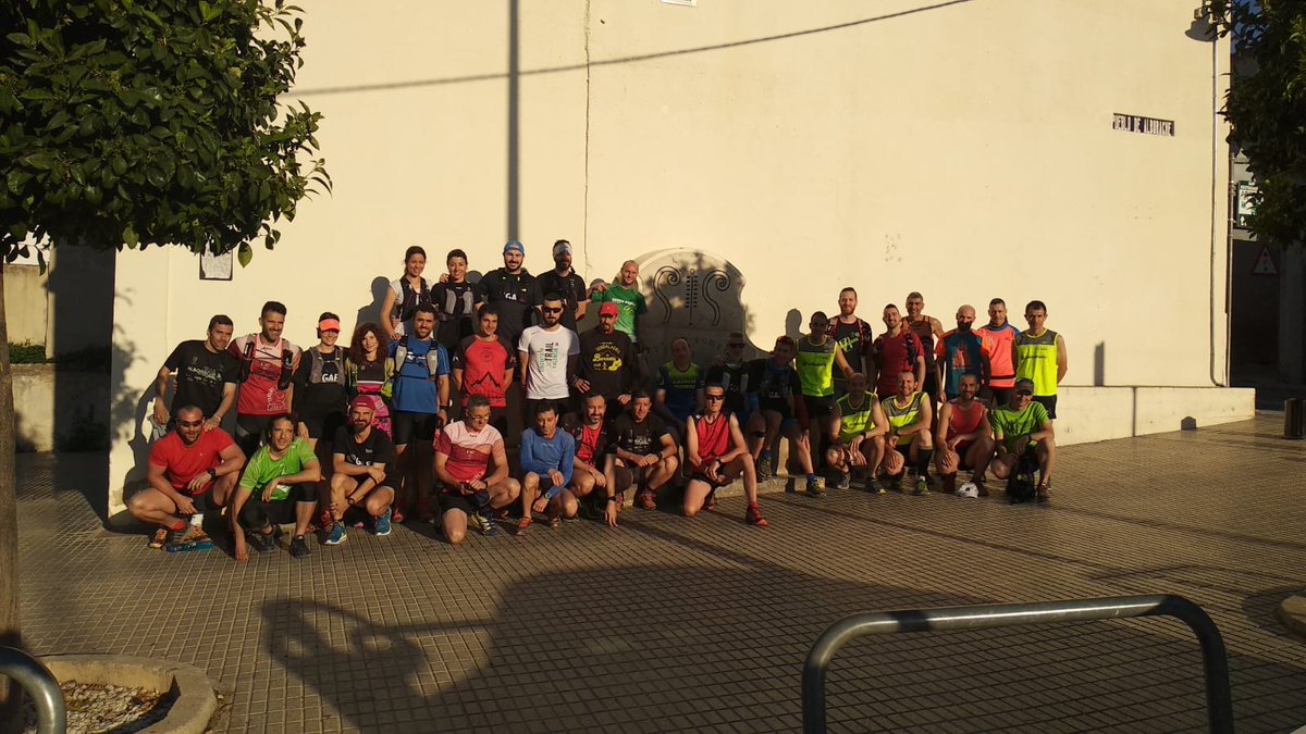 trailalborache's tweet photo. ¡WOW! 🤩 Impresionante la respuesta de los 🦊 #zorros de otros pueblos a nuestro primer entrenamiento oficial del V Trail Alborache. El próximo domingo, otro. ¡Y con avituallamiento también! ¡Cómo se lo ha currado Mario! 🍉🍉🥝🍌 #TrailAlborache #entrenamiento https://t.co/fgyfTqujH5