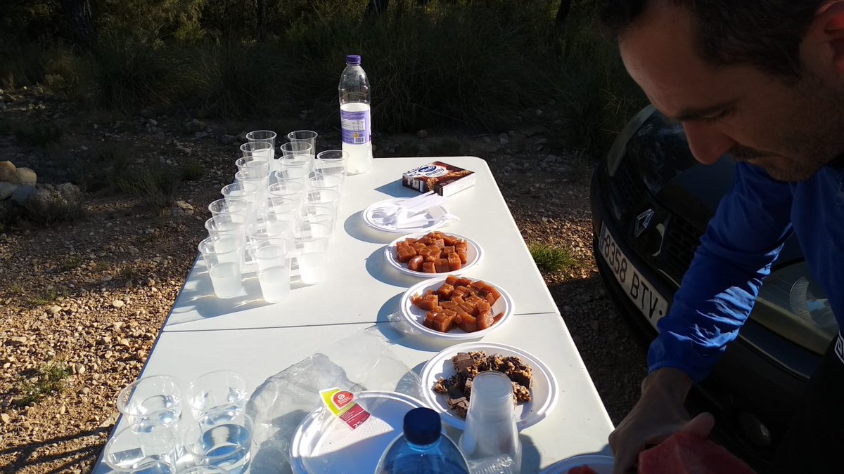trailalborache's tweet photo. ¡WOW! 🤩 Impresionante la respuesta de los 🦊 #zorros de otros pueblos a nuestro primer entrenamiento oficial del V Trail Alborache. El próximo domingo, otro. ¡Y con avituallamiento también! ¡Cómo se lo ha currado Mario! 🍉🍉🥝🍌 #TrailAlborache #entrenamiento https://t.co/fgyfTqujH5