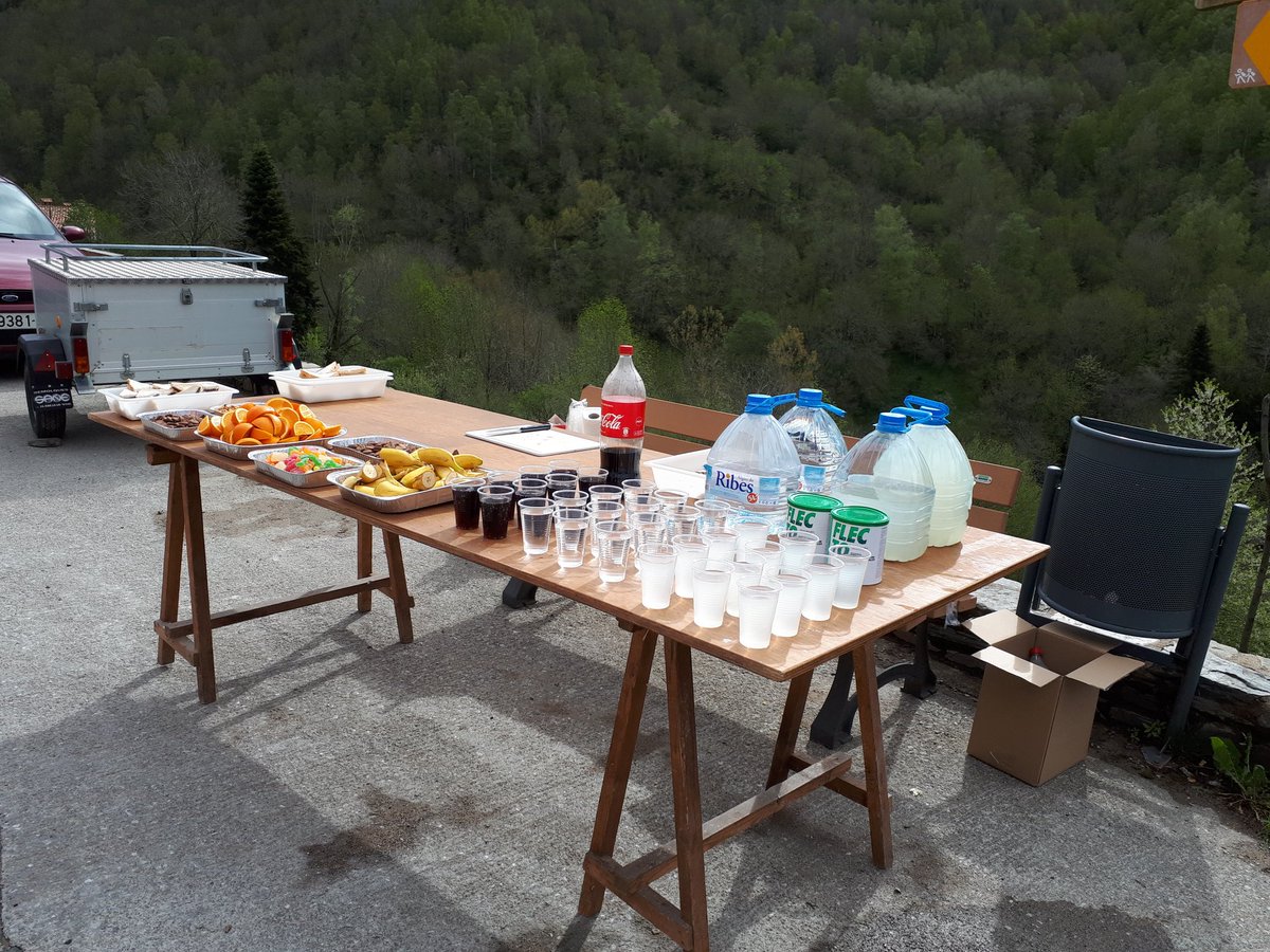 MOLLÓ TRAIL 2018 El pas de Coll d'Ares superat per tothom. A Espinavell, el darrer avituallament de la cursa, a punt! <a href="/AjuntamentMollo/">Ajuntament Molló</a>