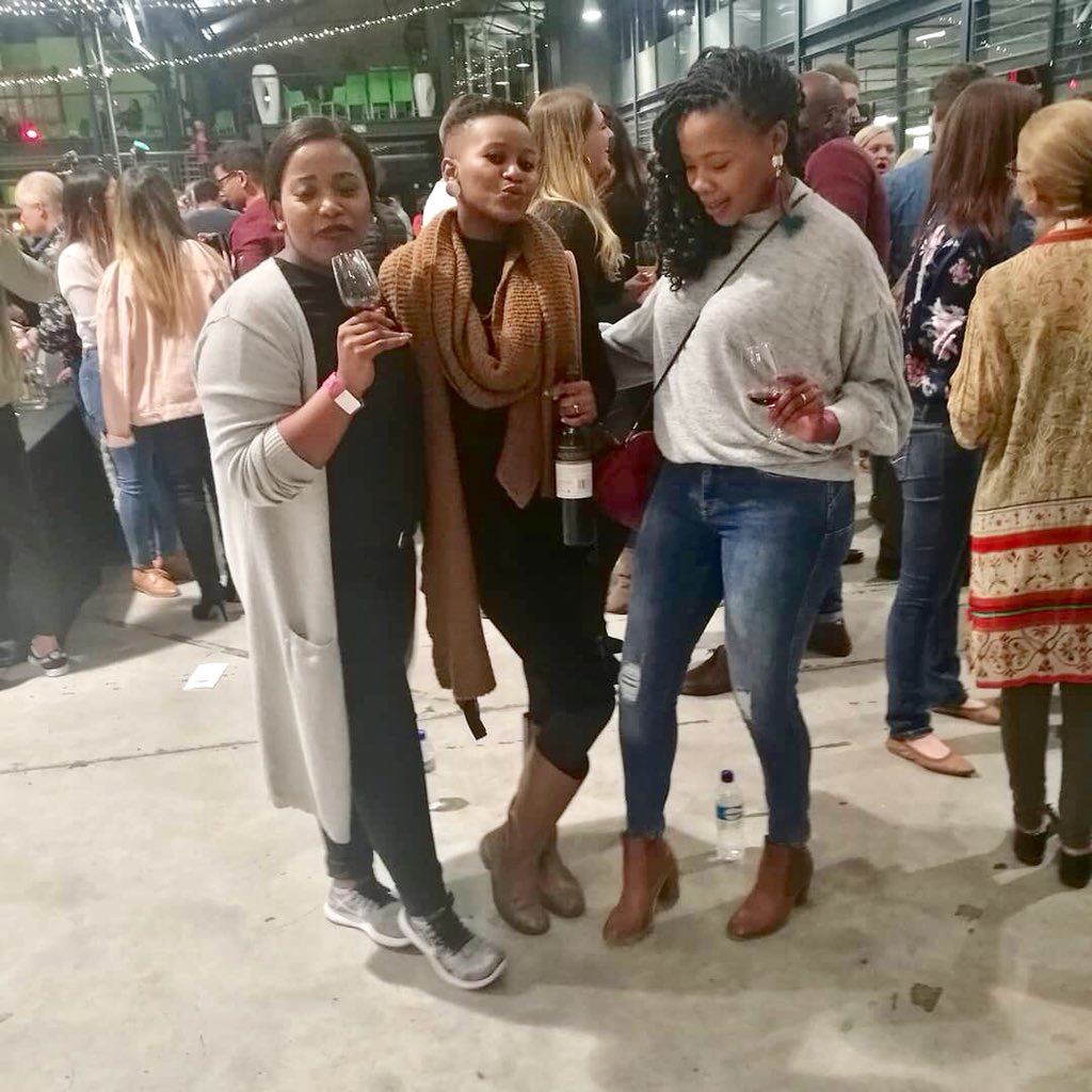 smoicles's tweet photo. #ILovePEWineShow #PENightLife
BTW my sister is Gin gang qha qwaba, took her to a wine show lantso oko ibethe ibuyelela kwi Gin stand 😂😂😂
Frame 3 besele ku late 😂😂😂😂😂 https://t.co/2H4nDqdNJv