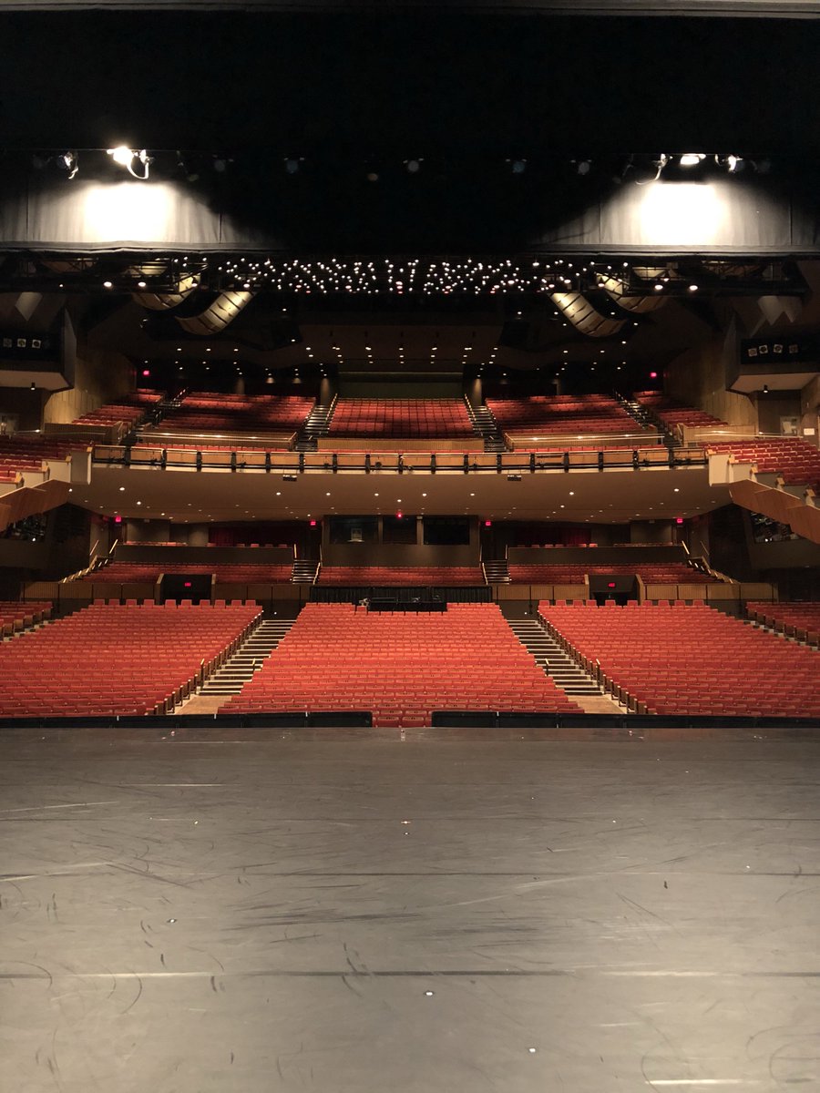 BalletBC's tweet photo. And that’s a wrap on our 2017/18 season!!!! Thank you to all of our artists, patrons, donors, sponsors, staff and volunteers for an INCREDIBLE season — we hope you enjoyed it as much as we did! #balletbcprogram3 #yvrarts https://t.co/CBbIvZl5f6