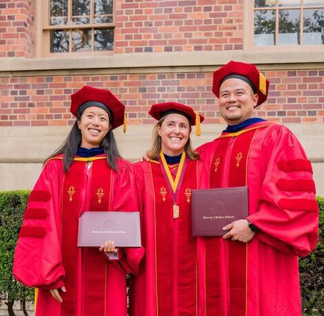 scsiggy's tweet photo. So proud of these guys! Congrats Dr. Paige Lin and Dr. Mat Ming-Sheng Chan! #FightOn # Phinshed #whatarewelookingat @paigelin7 #uscgrads @USCBKNPT https://t.co/cfSy0GIV7A