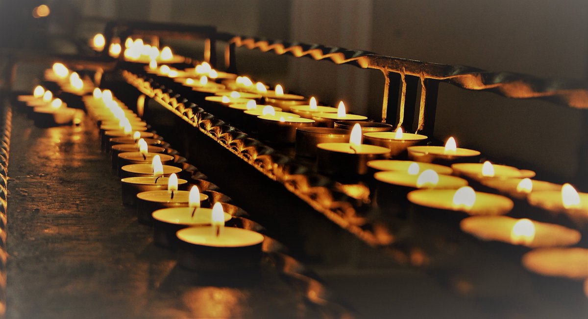 SvKristnaRad's tweet photo. Ännu en gång slår det meningslösa våldet till mot oskyldiga människor i kyrkor. 
Vi ber för de som är skadade och de som förlorat nära och kära. 
#PrayForIndonesia #java #bön https://t.co/Qo7xICcJV6