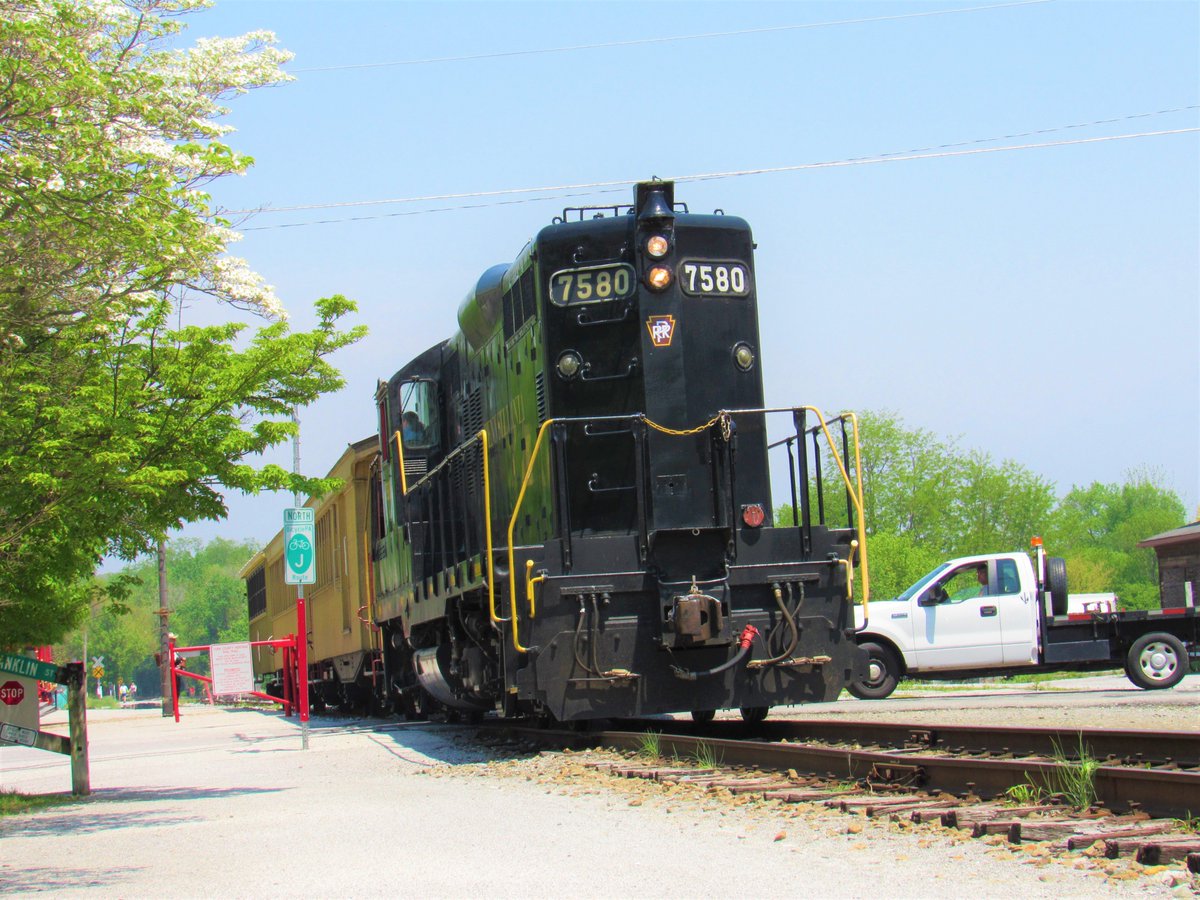 RailFanners's tweet photo. (Photo taken by me @Kola_opps_42) Pennsylvania Railroad 7580 doing a run at 1:00 PM today with @NareBNSF https://t.co/BqK4fdxHK0
