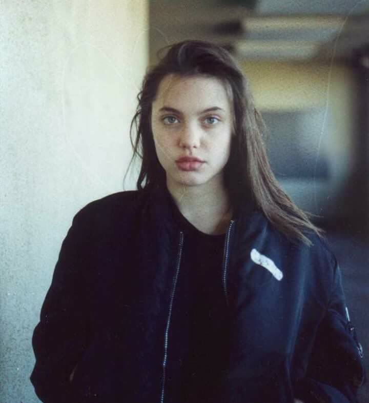 gumpzp's tweet photo. ภาพ Angelina Jolie ในวัย 14ปี #movietwit https://t.co/lNUxSLWJLD