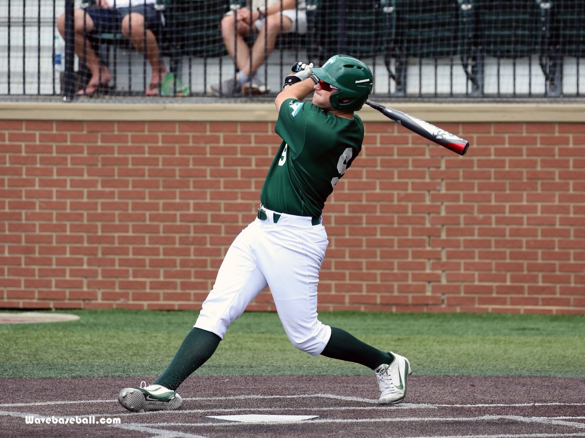 ScroogeDaddy's tweet photo. Final run of the game, another huge dead center blast by Grant Mathews. Aside from congrats by Glancy, team gives him the silent treatment... #Tulane #RollWav.e https://t.co/eDSxLYJPyy